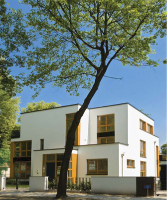 Mansions, No. 3, Rudolf-Dietzen-Weg, Berlin, Frontview